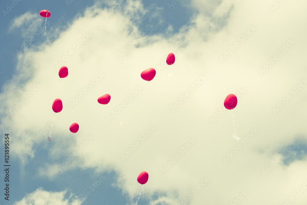 Fliegende Herzballons