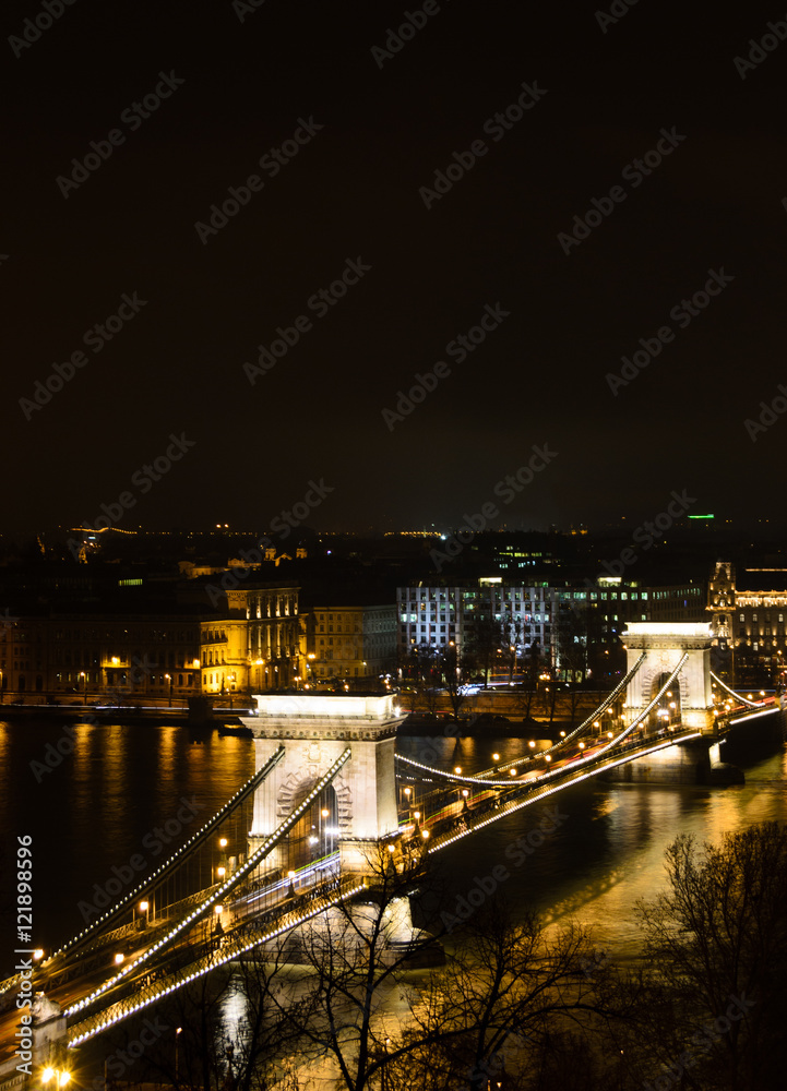 Fototapeta premium Kettenbrücke von oben