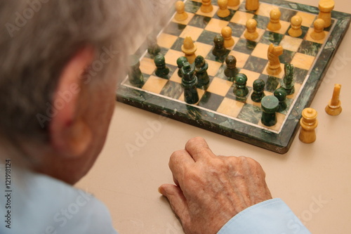 AlteMänner beim Schachspiel