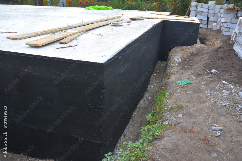 Waterproofing foundation bitumen. Foundation Waterproofing, Damp