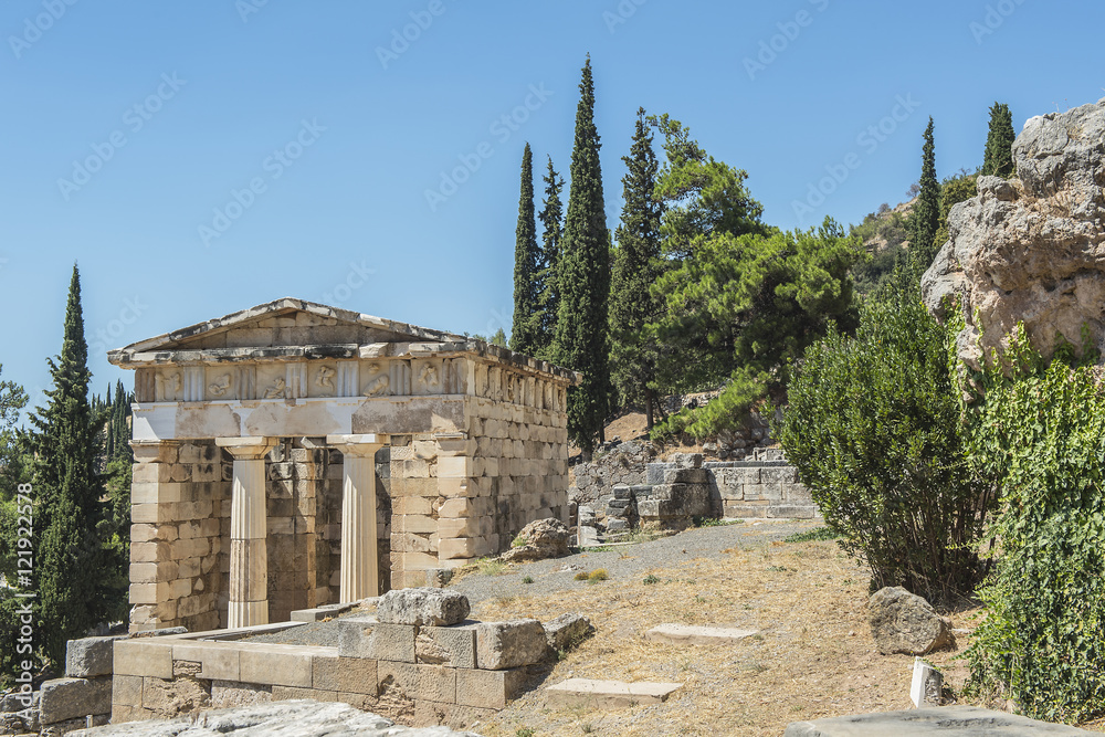 Obraz premium Schatzhaus der Athener in der Orakelstätte Delphi, Griechenland