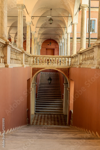 Italien  Toscana  Versilia  Massa  Massa-Carrara  Palazzo Cybo  Dogenpalast  Gallerie  Innenhof  Historische Geb  ude  Kultur  Statuen  Herbstreisen  Kulturreisen  Rviera  Mittelmeer