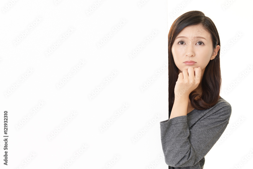 悩む女性 悩む女性