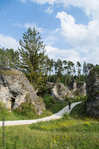Weg durch das Wental Felsenmeer Radfahrer