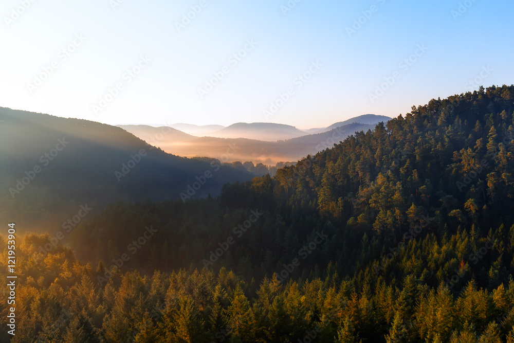 Sonnenaufgang im Dahner Felsenland