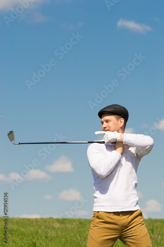 golfer pointing at the place for an inscription