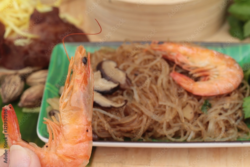 Baked shrimp with vermicelli and celery leaves. Baked shrimp with vermicelli and celery leaves.