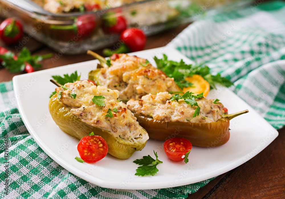Stuffed peppers minced chicken with pepper chilli with tomato Stuffed peppers minced chicken with pepper chilli with tomato