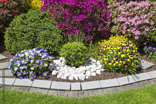 Fototapeta Naklejka Na Ścianę i Meble -  beautiful summer garden with blooming flowers