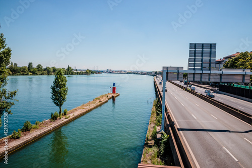 Wallpaper Mural Le bassin de joute de La Mulatière à Lyon Torontodigital.ca