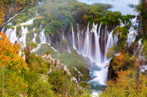 Fototapeta Naklejka Na Ścianę i Meble -  Autum colors and waterfalls of Plitvice National Park