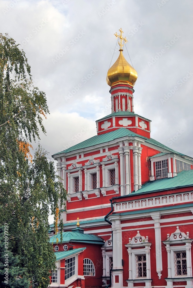 Obraz premium Architecture of Novodevichy convent in Moscow.