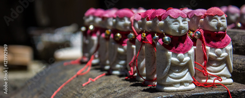 Canvas Print Little men at Shinto Shrine