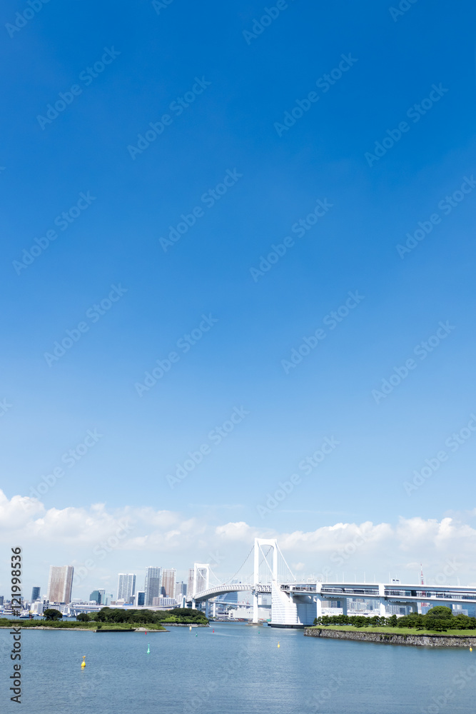 レインボーブリッジと東京都市全景　青空　ワイド　東京オリンピック競技会場