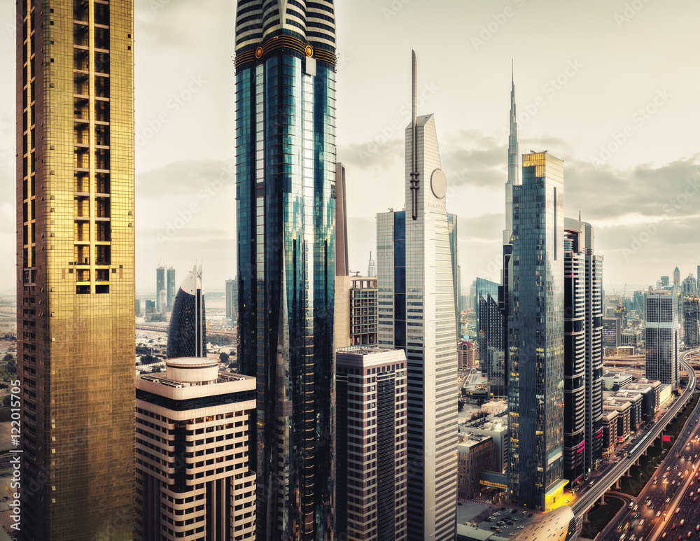Φωτογραφία Scenic skyline of a big futuristic city with world tallest skyscrapers
