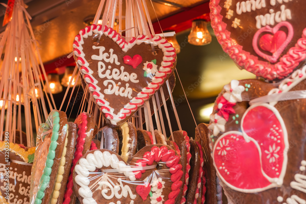 Colorful gingerbread sweethearts bearing the inscription “I Love You” in German at the carnival stand