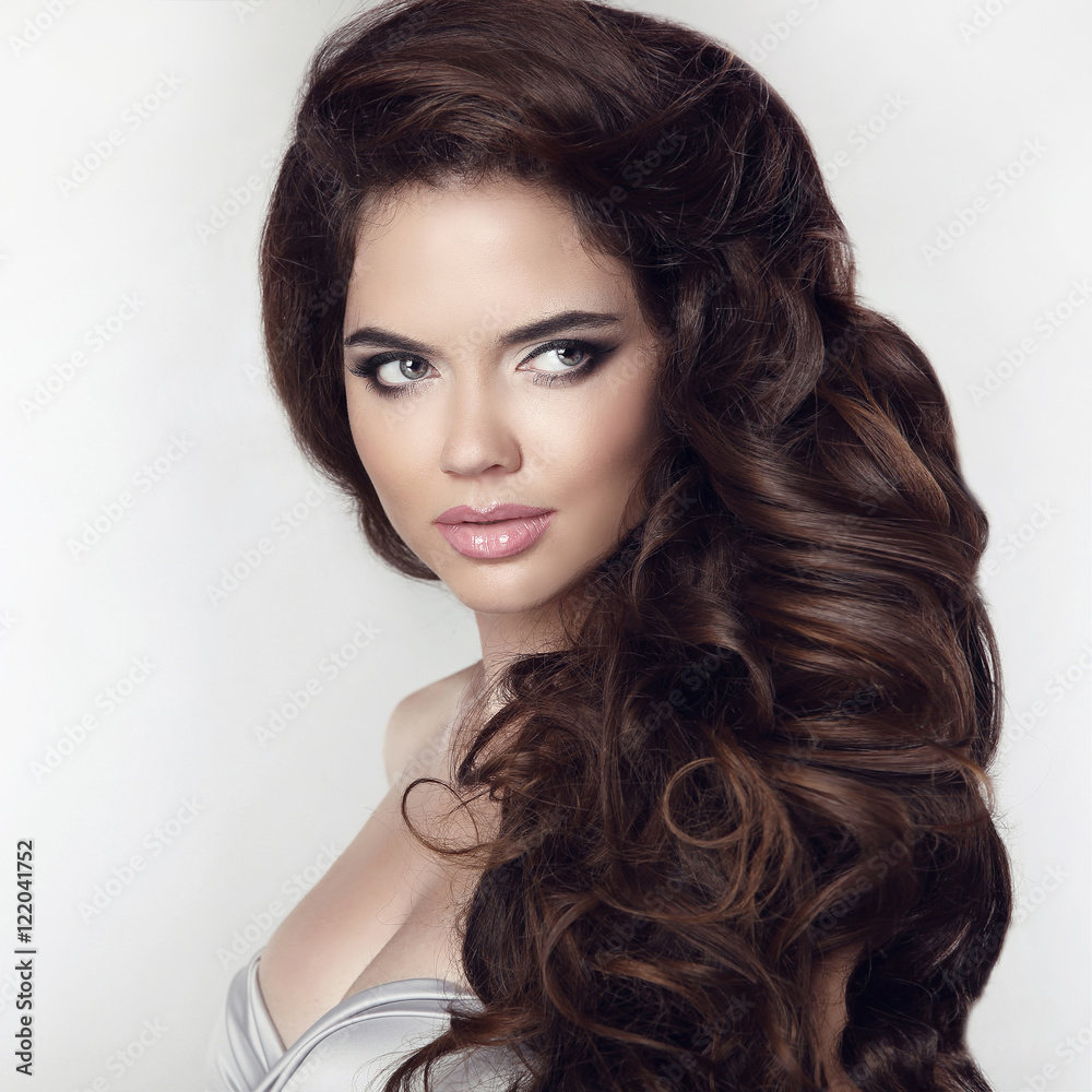 Naklejka premium Curly hair woman. Healthy hairstyle. Beauty makeup. Closeup port