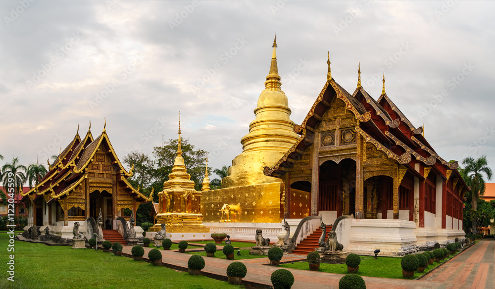  Wat Phra Singh in twilight time, Chiang Mai, Thailand