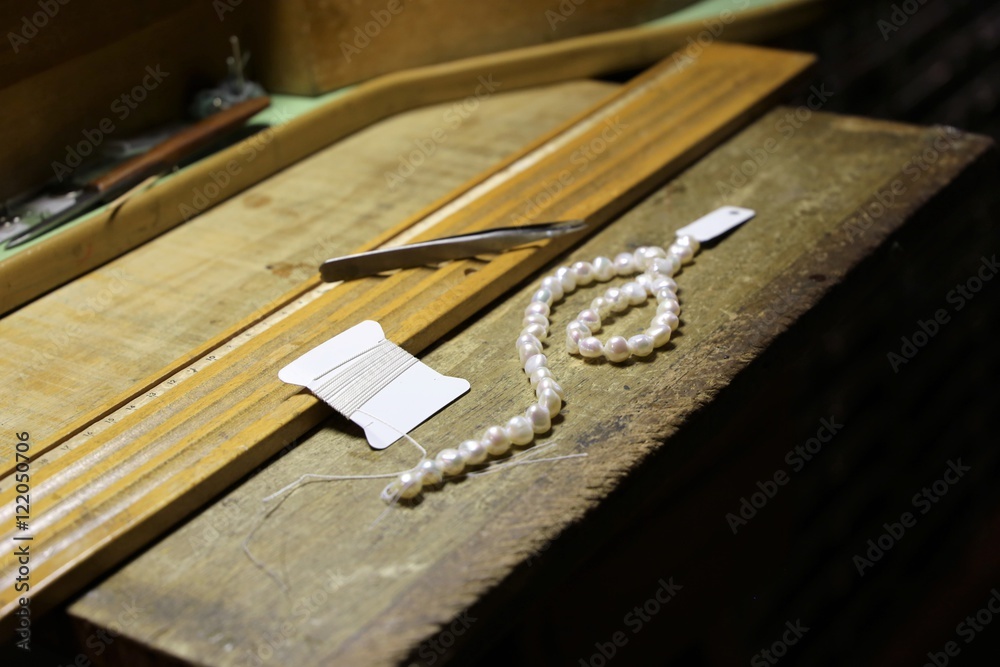 Perlenkette knoten und fädeln Perlenkette knoten und fädeln