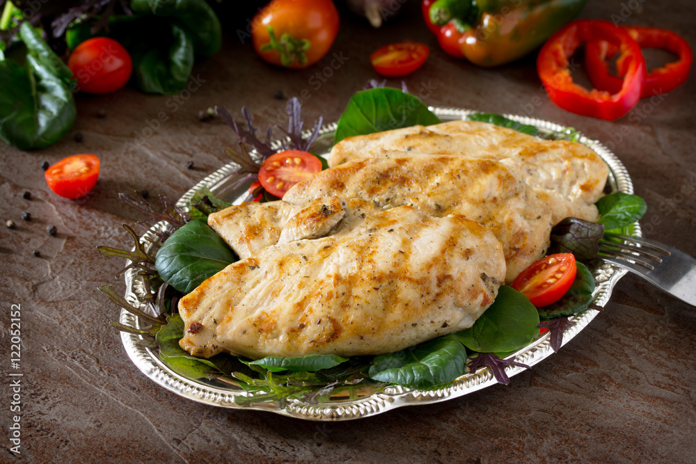 Grilled fillet of grilled chicken and green salad mix. Brown con Grilled fillet of grilled chicken and green salad mix. Brown con