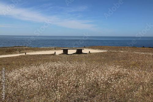 Le sentier des douaniers face à l'Atlantique.