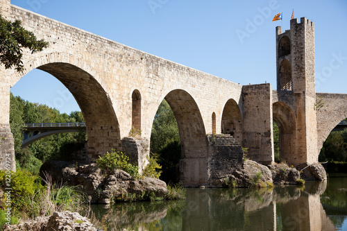 Puente medieval © Alex Manzanares