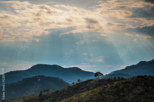 Rayos de sol en la Sierra Calderona