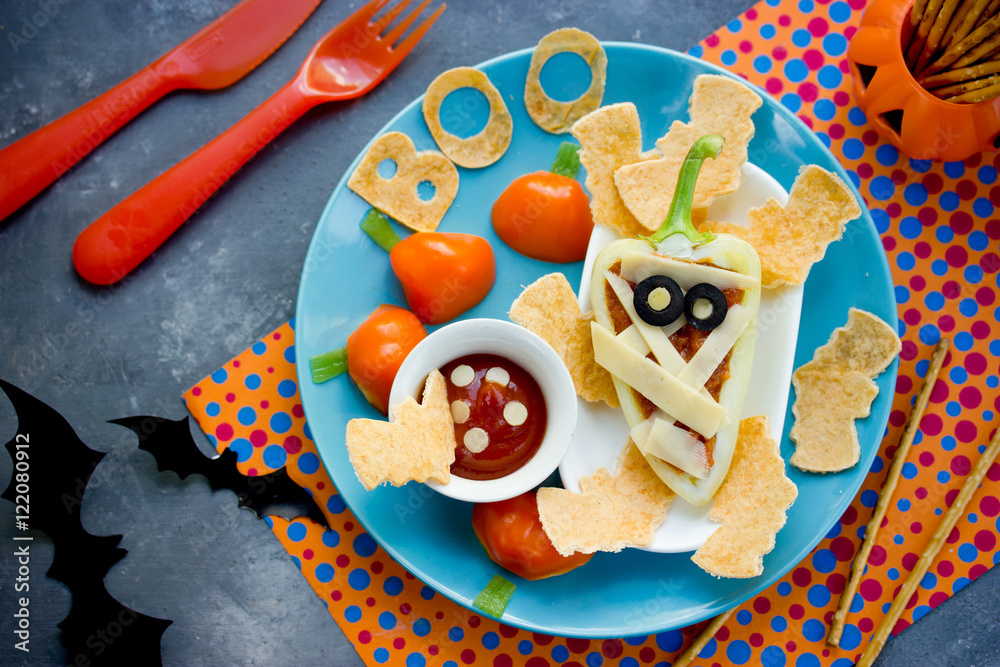 Fun food art idea for baby food - stuffed bell pepper mummy Stock-Foto |  Adobe Stock