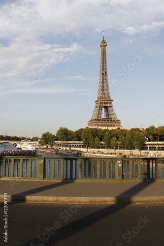Tour Eiffel vue depuis le Pont de Bir Hakeim à Paris