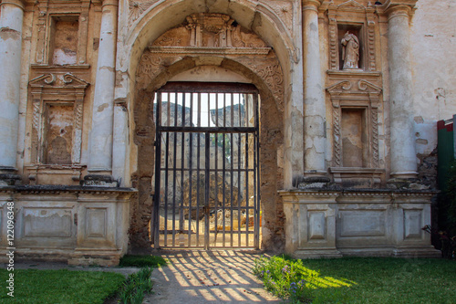 Ruinas de iglesia cat  lica