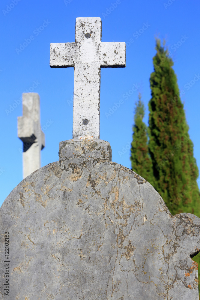 Croix en pierre. Cimetière. Combloux. / Stone cross. Graveyard