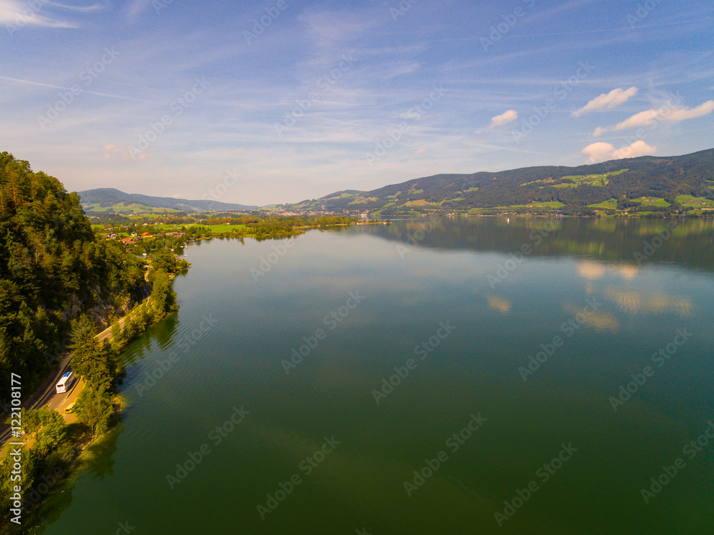 Luftaufnahme Mondsee, Österreich, Oberösterreich, Salzkammergut, Drachenwand