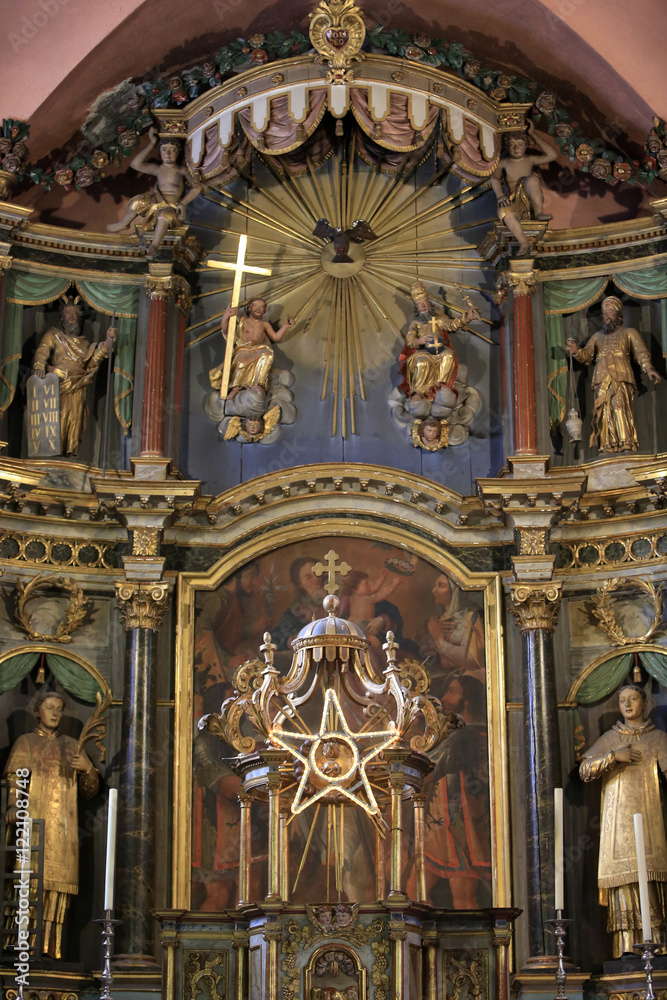Etoile lumineuse. Eglise Saint-Gervais et Saint-Protais. Saint-Gervais-les-Bains. / Bright star. St. Gervais and St. Protais Church. Saint-Gervais-les-Bains.