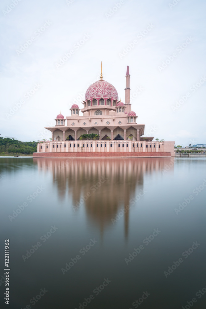 Obraz premium Putra Mosque in Malaysia
