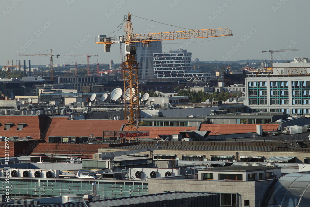 Über den Dächern von Berlin-Mitte / Blick vom Französischen Dom über die Dächer zur Europacity