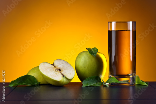 Fototapeta Naklejka Na Ścianę i Meble -  glass of apple juice