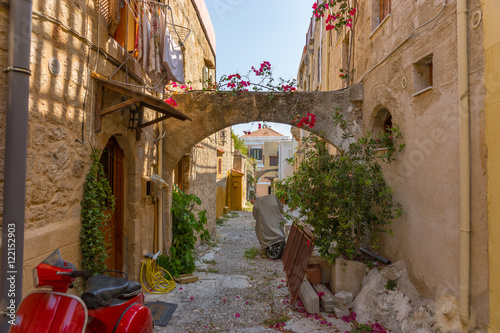 Fototapeta Naklejka Na Ścianę i Meble -  Straße in Rhodos, Griechische Insel