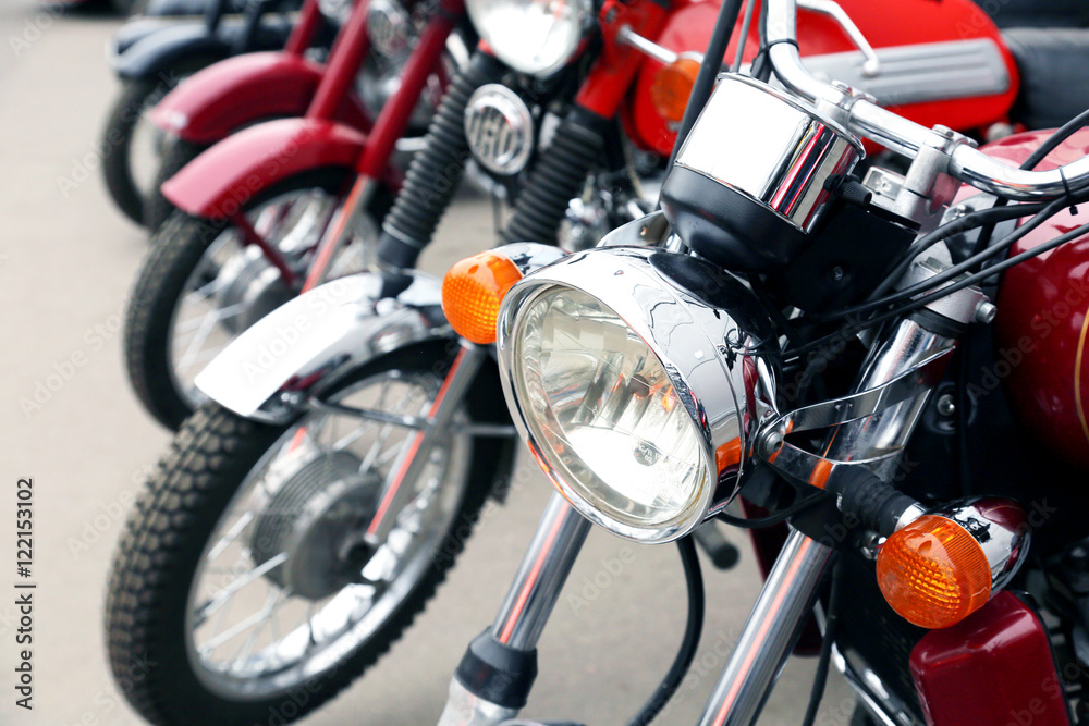 Obraz premium A fragment of a classic motorcycle with elements of chrome