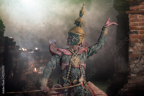 Konstfotografi STRICTLY KHON DANCING (THOTSAKAN): PERFORMERS of one of Thailand's most highly r