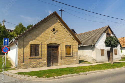 Fototapeta Naklejka Na Ścianę i Meble -  Old house in Szekszard