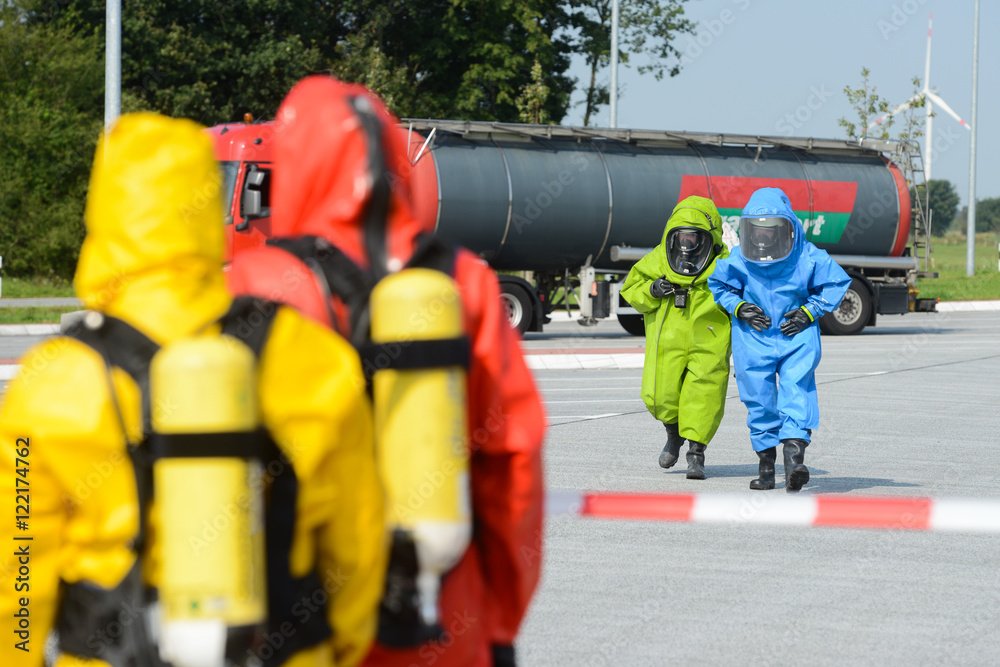 Fototapeta premium Gefahrguteinsatz der Feuerwehr