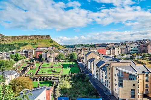 Edinburgh, View of the city, several monuments and the Castle, 