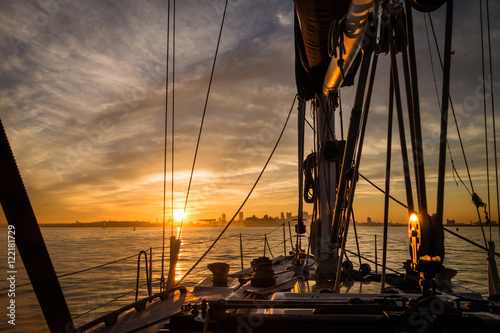 Fototapeta Naklejka Na Ścianę i Meble -  Sailing Towards the Sunset