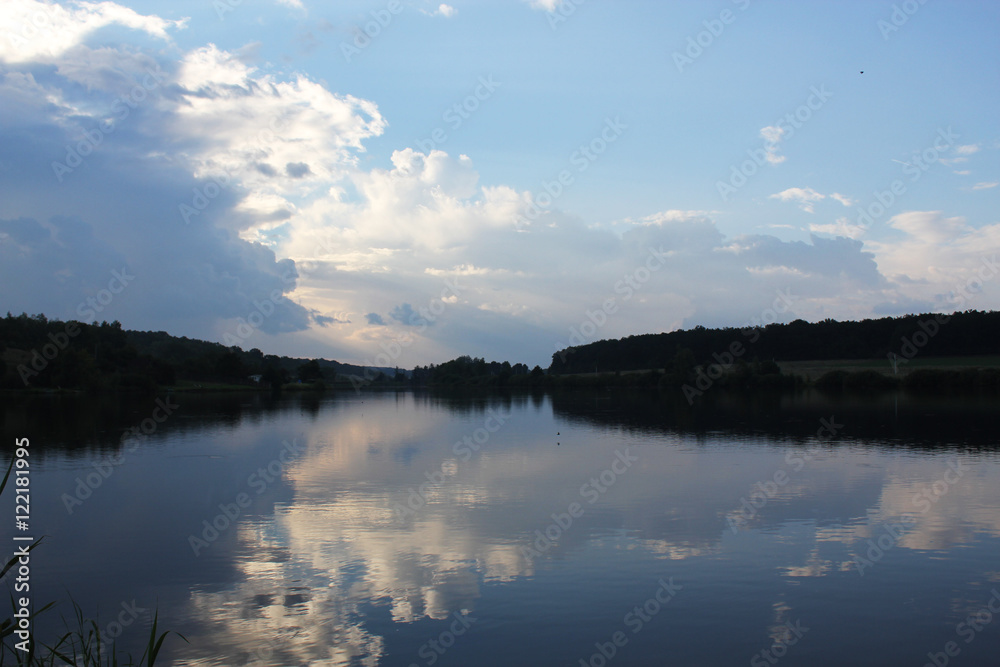 облака в озере