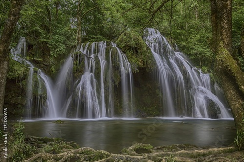 Fototapeta Naklejka Na Ścianę i Meble -  Cascades des tufs de Planches près Arbois