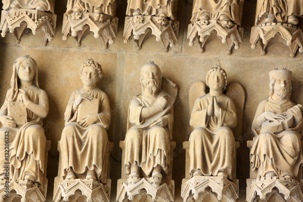 Les prophètes : Zacharie, Isaie, Daniel, Amos et Ezzchias. Portail de la Vierge. 13 ème siècle. Gothique. Cathédrale Saint-Etienne. Metz.