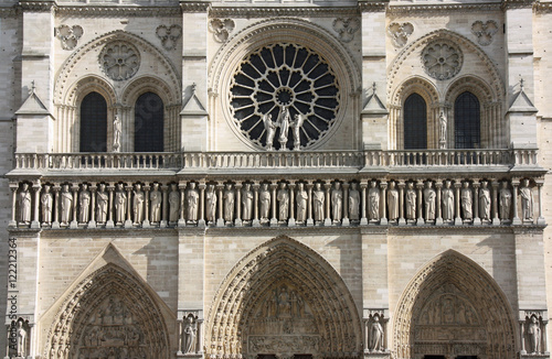Façade gothique de Notre-Dame-de-Paris, France