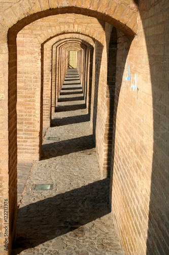 The bridge of 33 arches