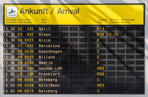 Foto Airport timetable showing arrival times in Berlin