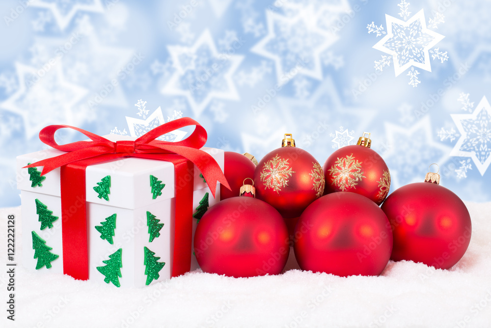 Weihnachten Weihnachtsgeschenke Geschenke Winter Schnee rote Wei Stock  Photo | Adobe Stock